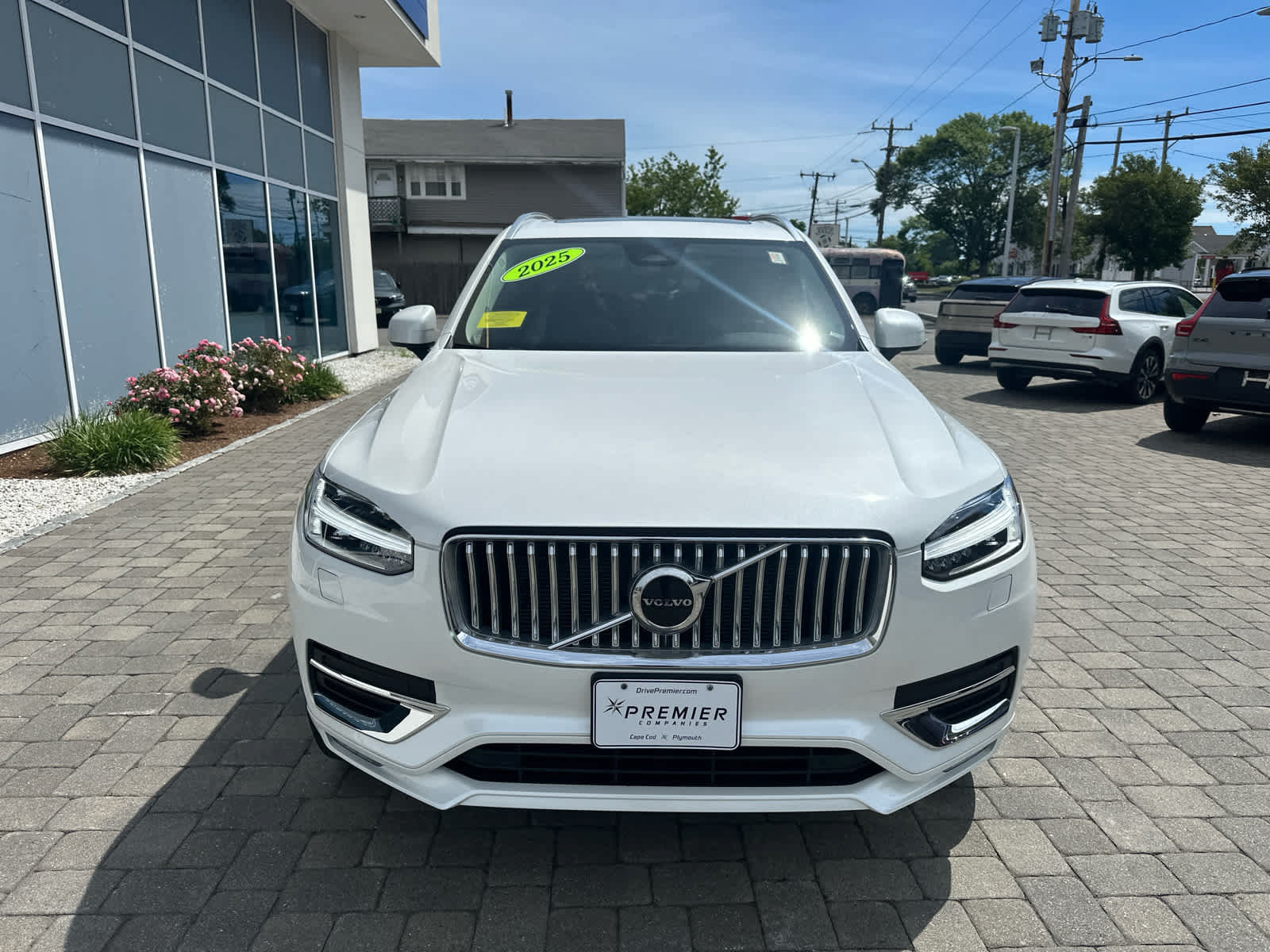 Used 2025 Volvo XC90 B5 Core w/ Protection Package Premier AWD/4WD image 3
