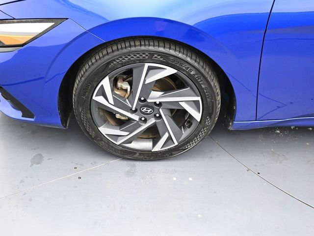 Used 2024 Hyundai Elantra Limited image 9