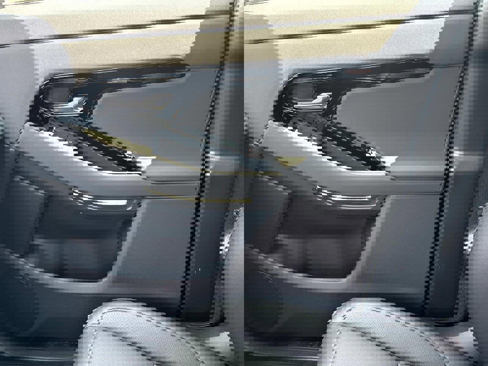 Certified 2025 Land Rover Range Rover Evoque S image 22