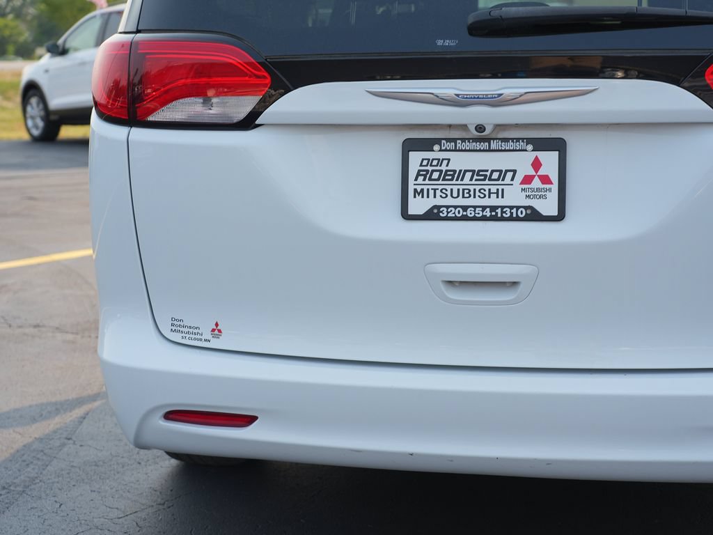 Used 2022 Chrysler Voyager LX FWD image 10