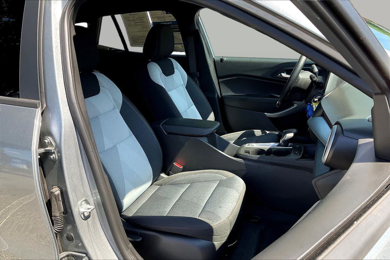 Used 2025 Chevrolet Trax RS w/ Driver Confidence Package FWD image 9