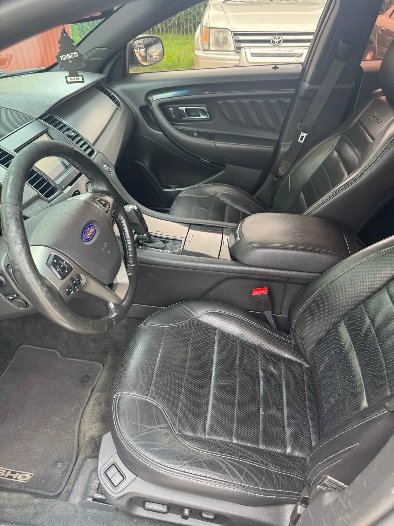 Used 2017 Ford Taurus SHO AWD/4WD image 5