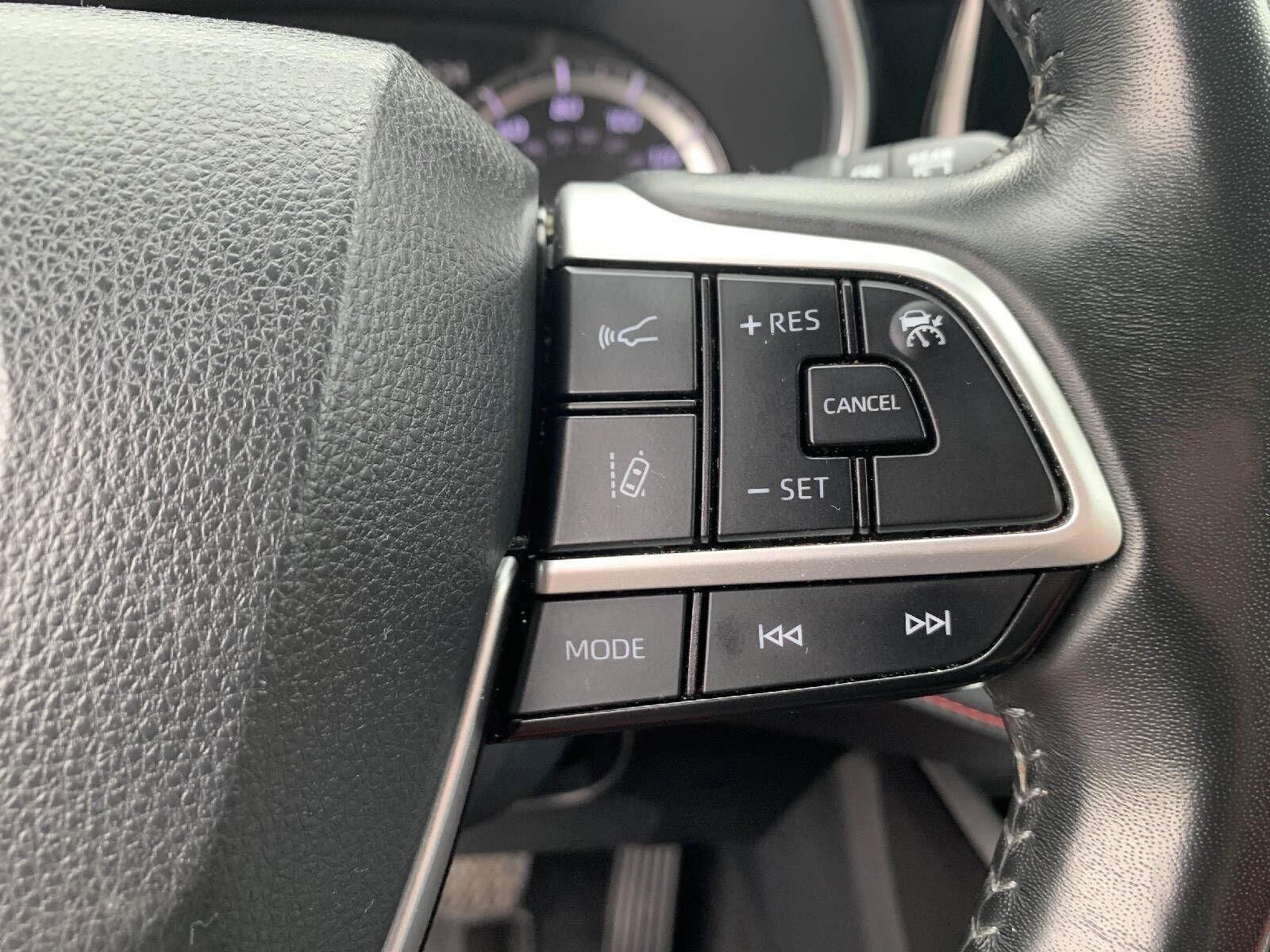 Used 2022 Toyota Highlander XSE AWD/4WD image 16