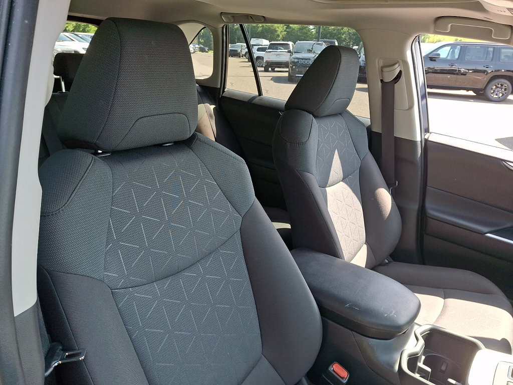 Used 2025 Toyota RAV4 XLE w/ Convenience Package AWD/4WD image 13