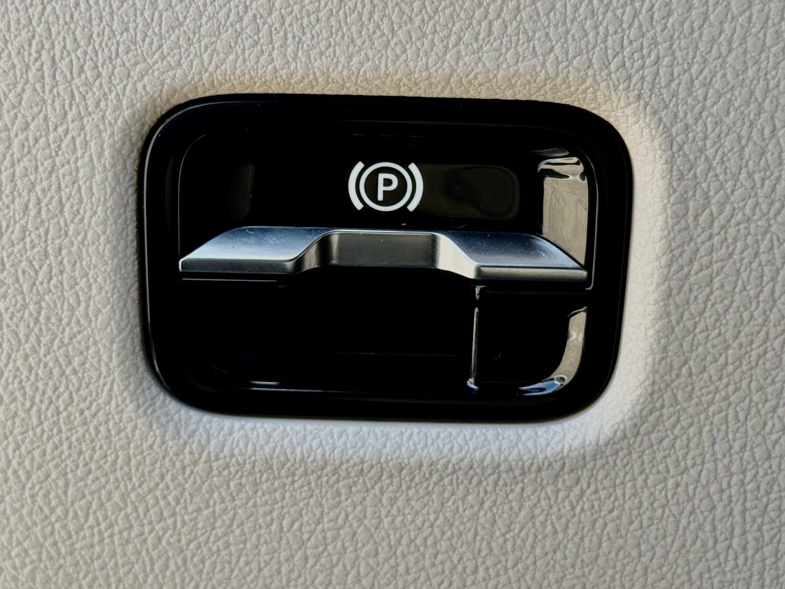 Used 2024 Mercedes-Benz C 300 Sedan image 32