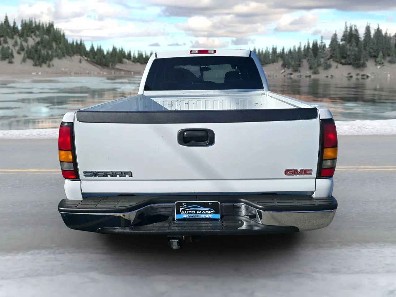 Used 2004 GMC Sierra 2500 SLE w/ Skid Plate Package AWD/4WD image 4