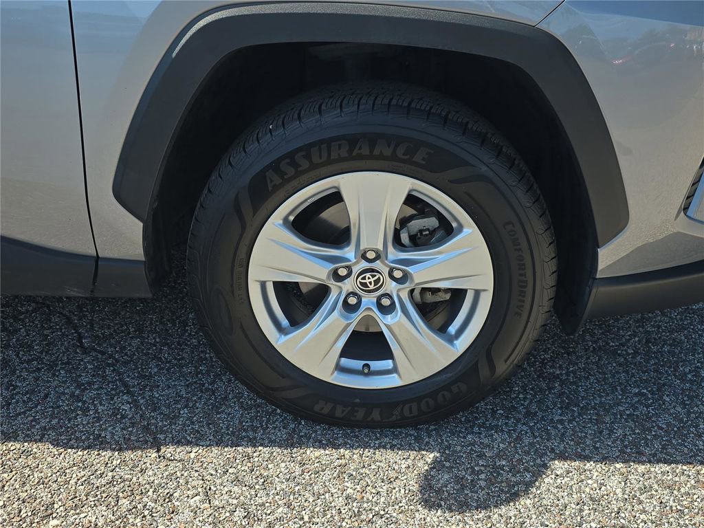 Used 2021 Toyota RAV4 XLE image 27