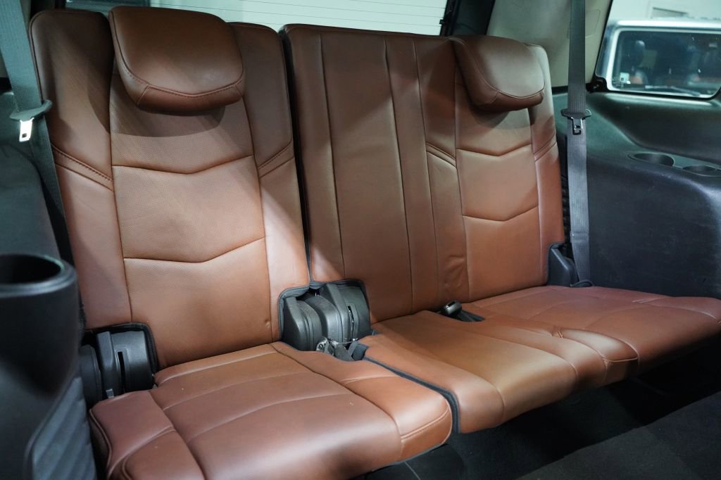 Used 2020 Cadillac Escalade Premium Luxury RWD image 22