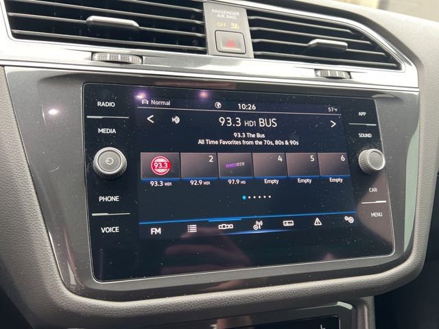 Used 2022 Volkswagen Tiguan SE w/ Panoramic Sunroof Package image 9