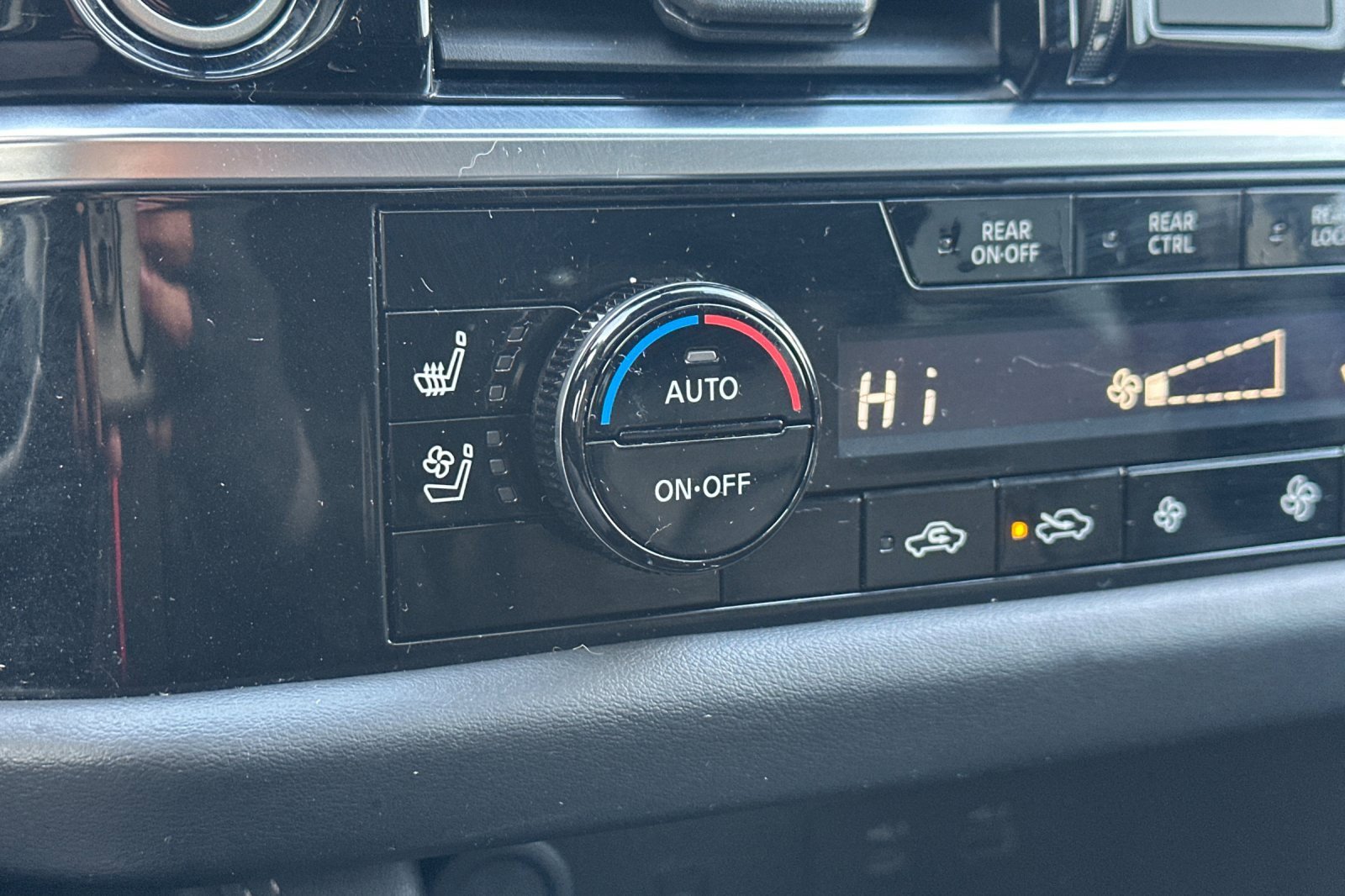 Used 2023 Nissan Pathfinder Platinum image 31