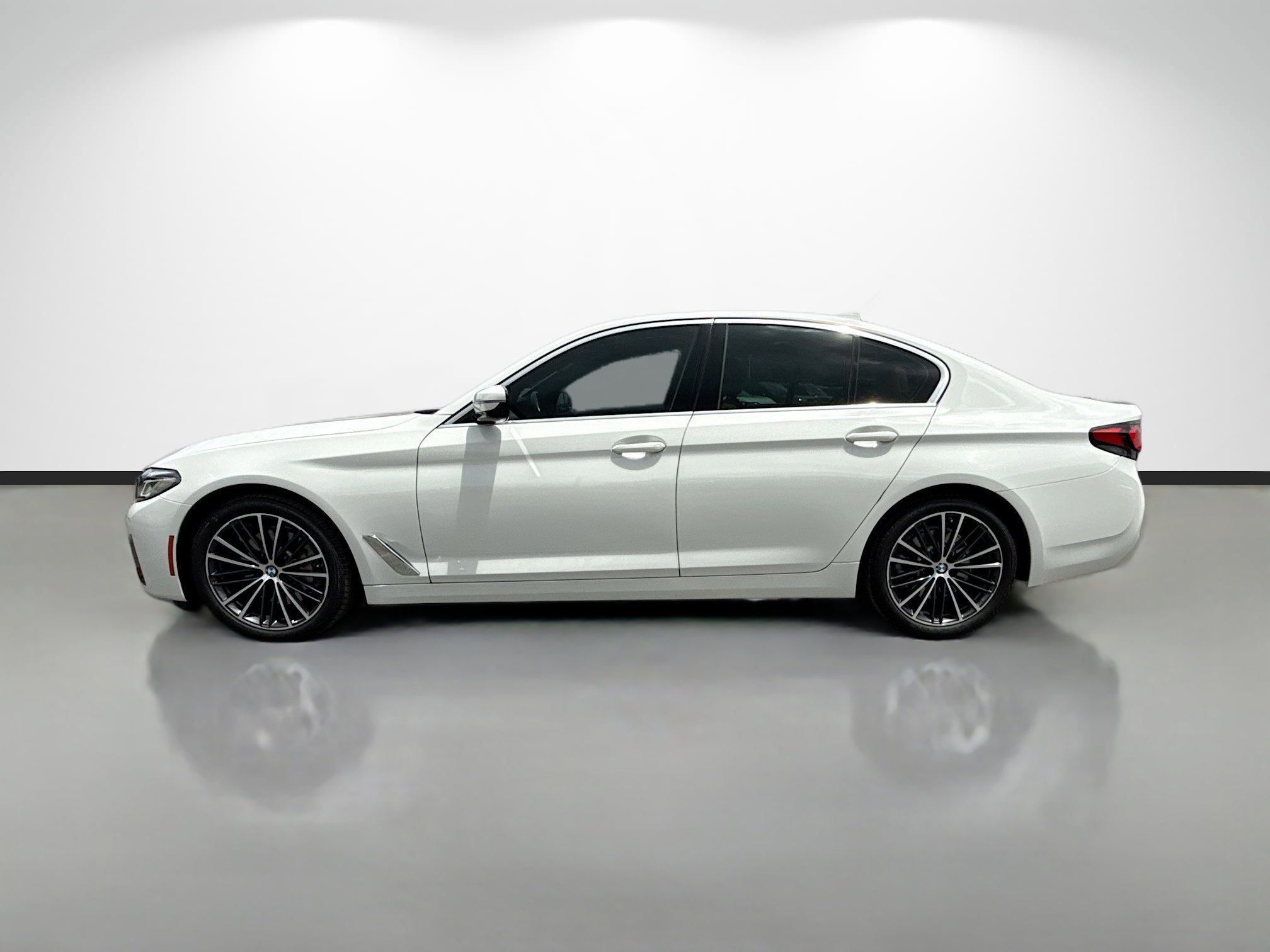 Used 2022 BMW 530i w/ Convenience Package RWD image 6