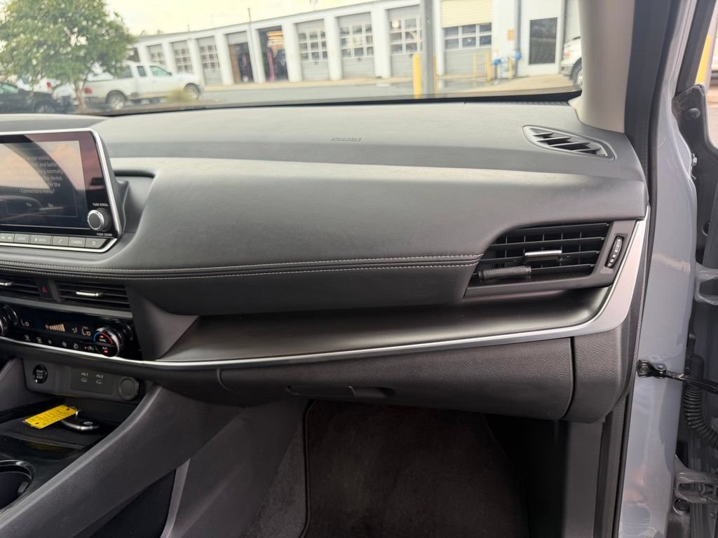 Used 2026 Nissan Rogue SV FWD image 32