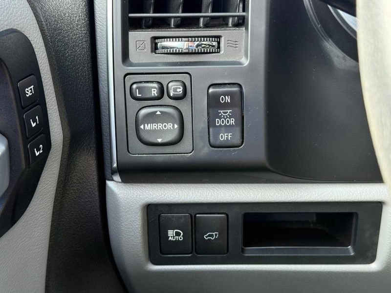 Used 2020 Toyota Sequoia Limited w/ Safety & Convenience Package AWD/4WD image 31