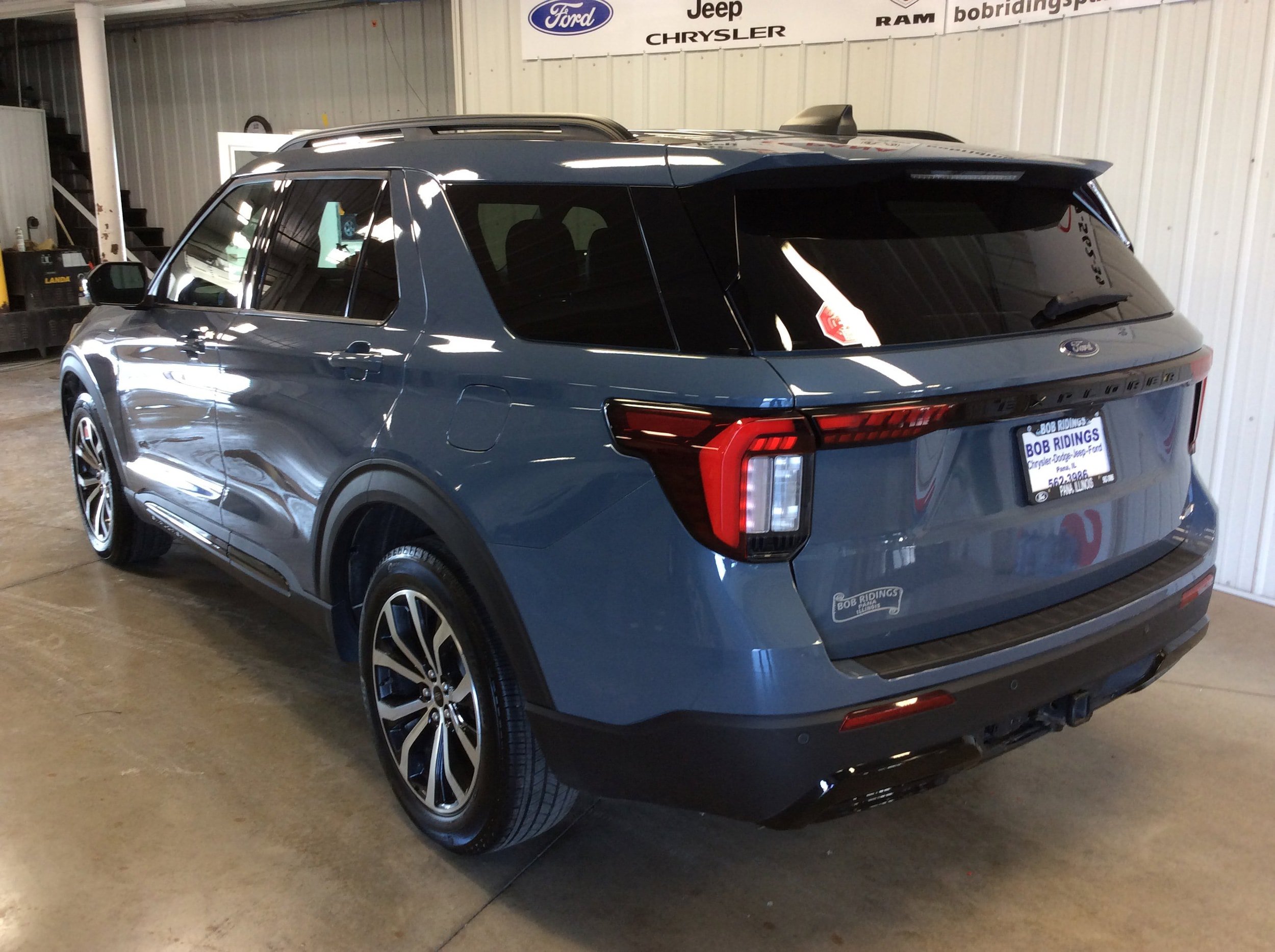 Used 2025 Ford Explorer ST-Line AWD/4WD image 3