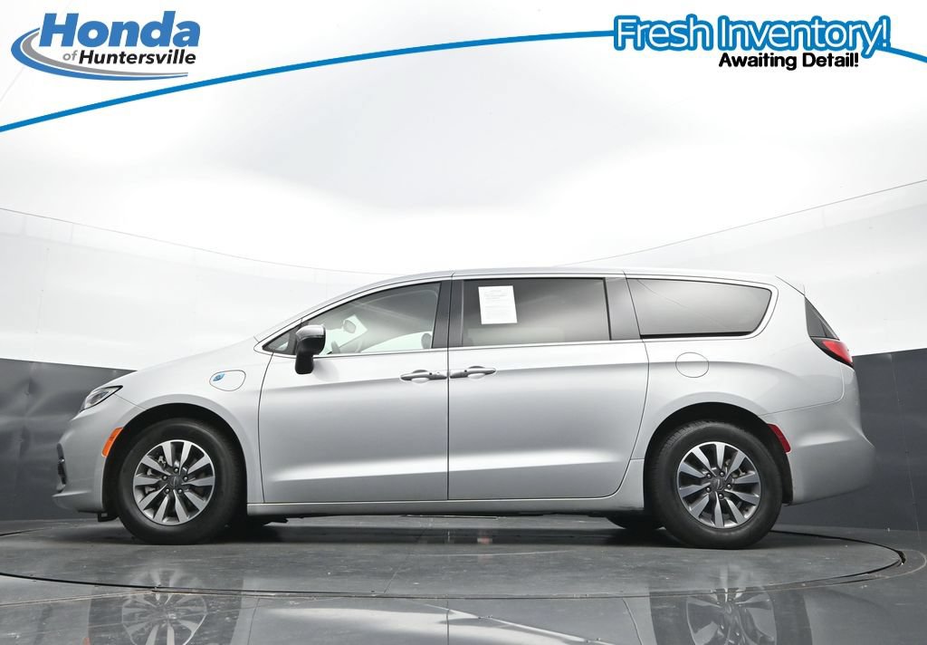 Used 2023 Chrysler Pacifica Touring-L FWD image 32