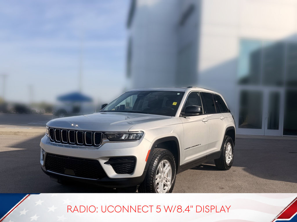 Used 2023 Jeep Grand Cherokee Laredo AWD/4WD image 2