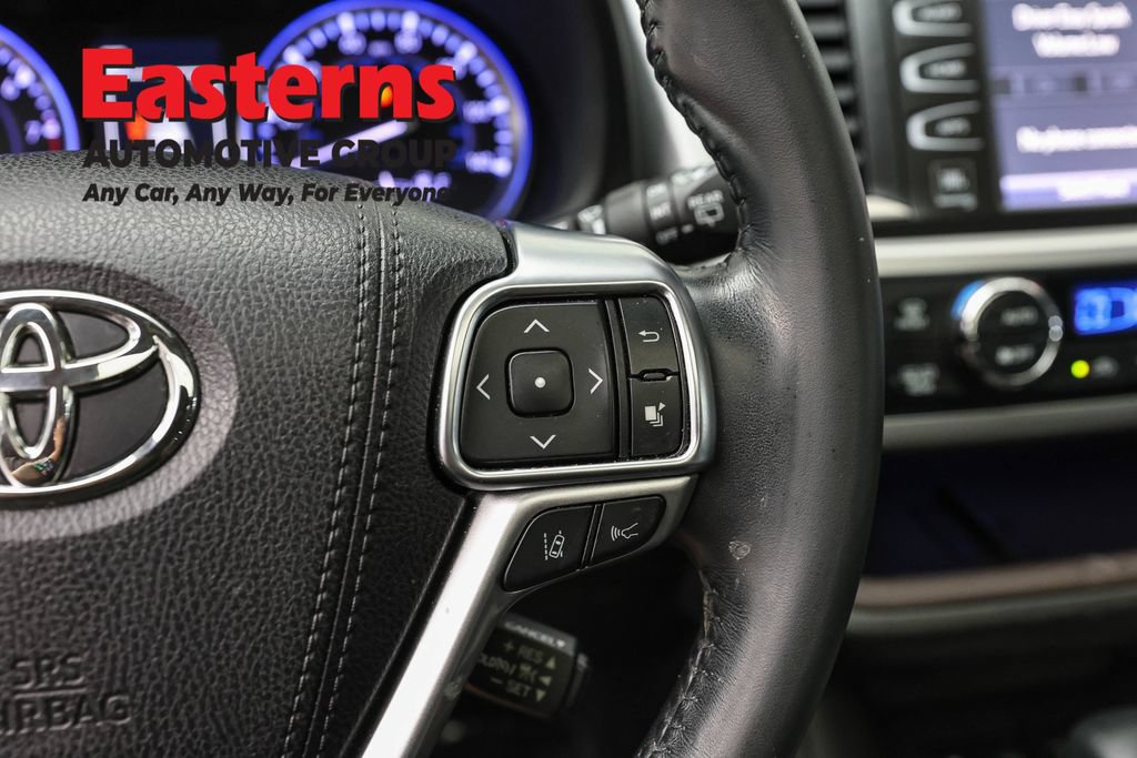 Used 2019 Toyota Highlander Limited Platinum AWD/4WD image 16