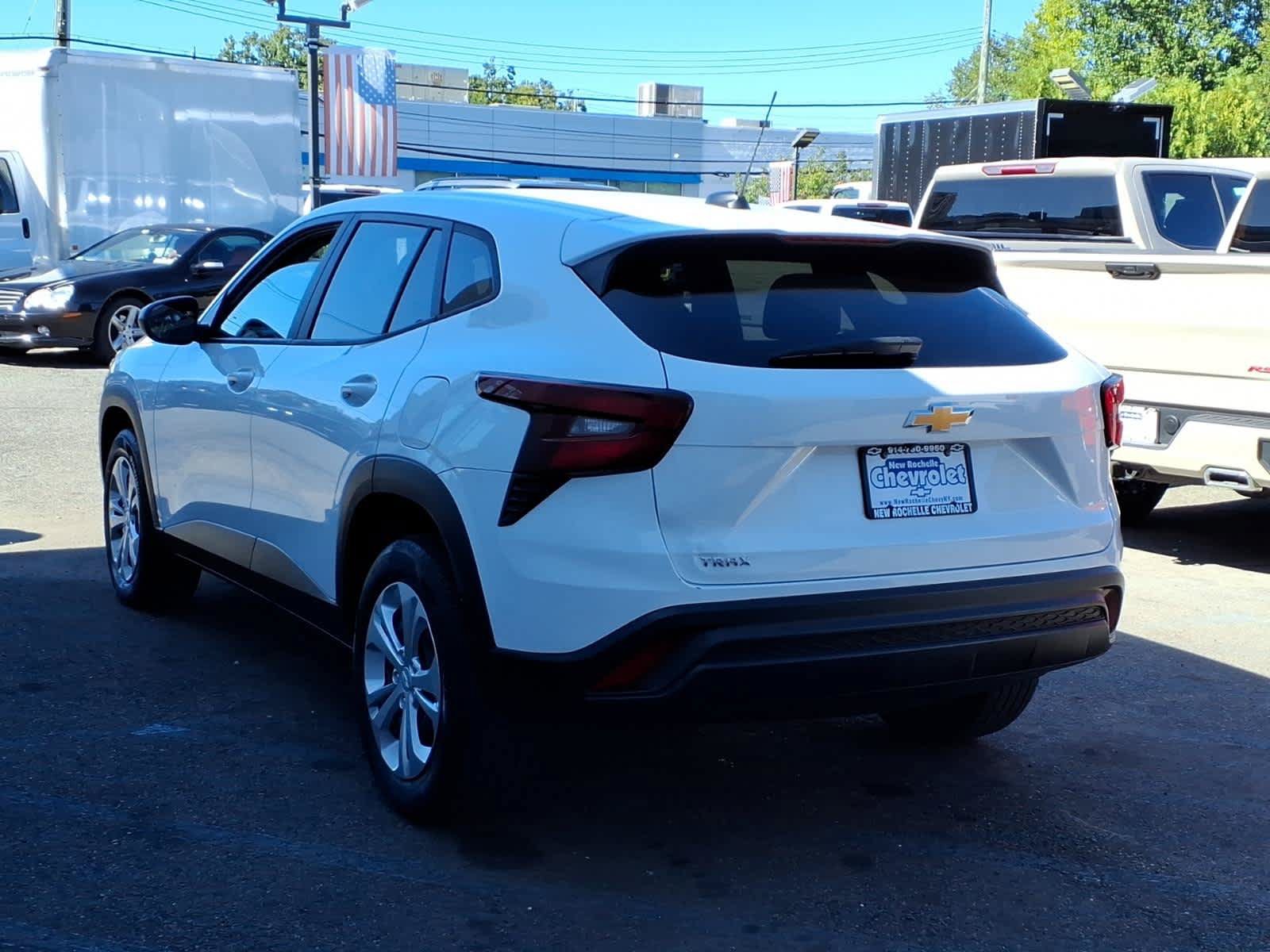 Used 2024 Chevrolet Trax LS FWD image 4
