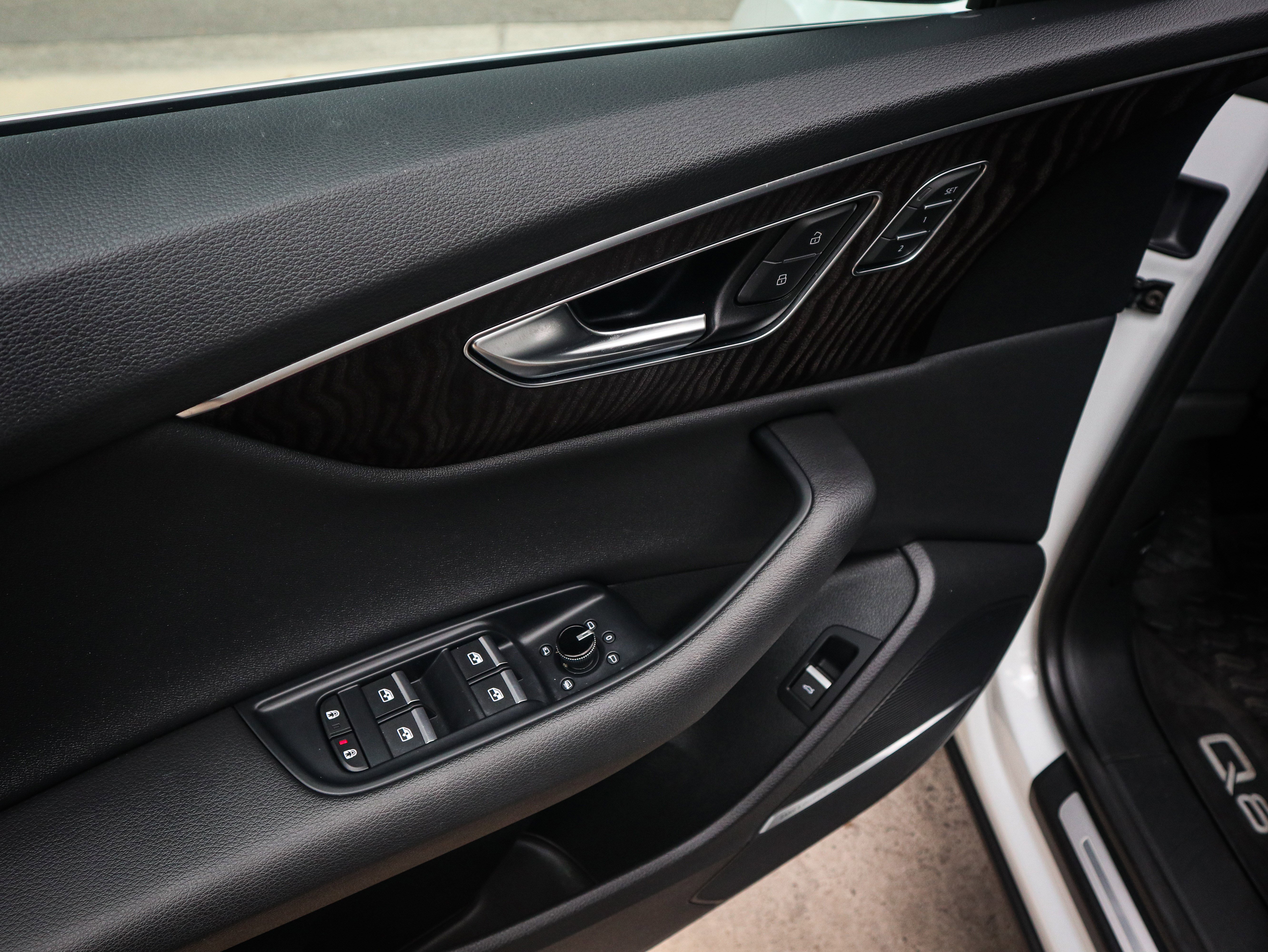 Used 2022 Audi Q8 Premium Plus image 13