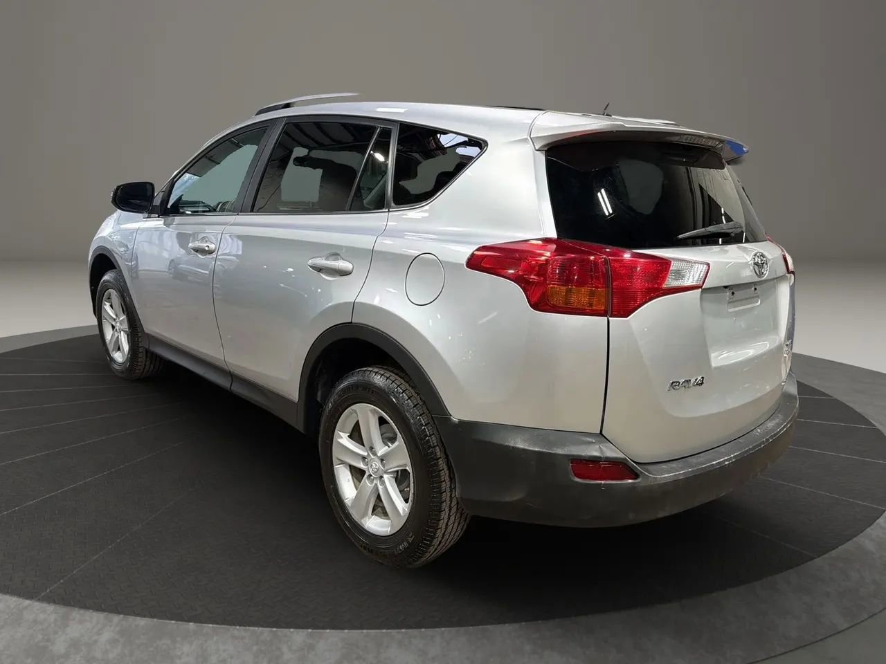 Used 2014 Toyota RAV4 XLE AWD/4WD image 7