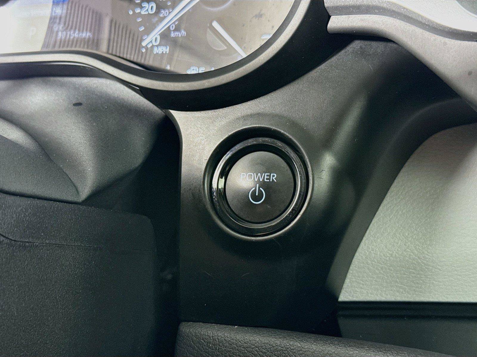 Certified 2025 Toyota Sienna XLE FWD image 21