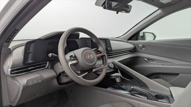 Used 2025 Hyundai Elantra SE FWD image 24