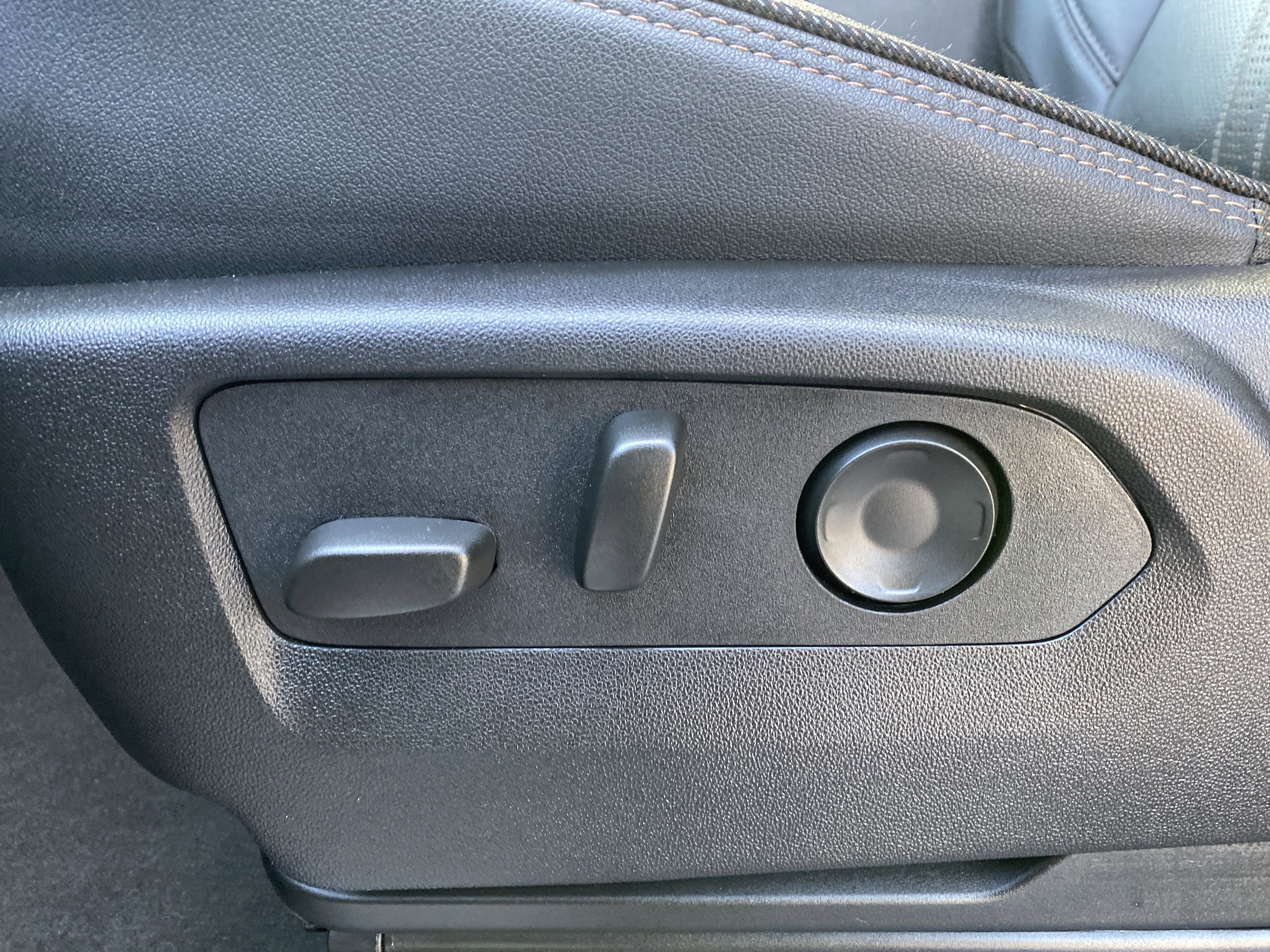 Used 2025 Chevrolet Suburban High Country image 30