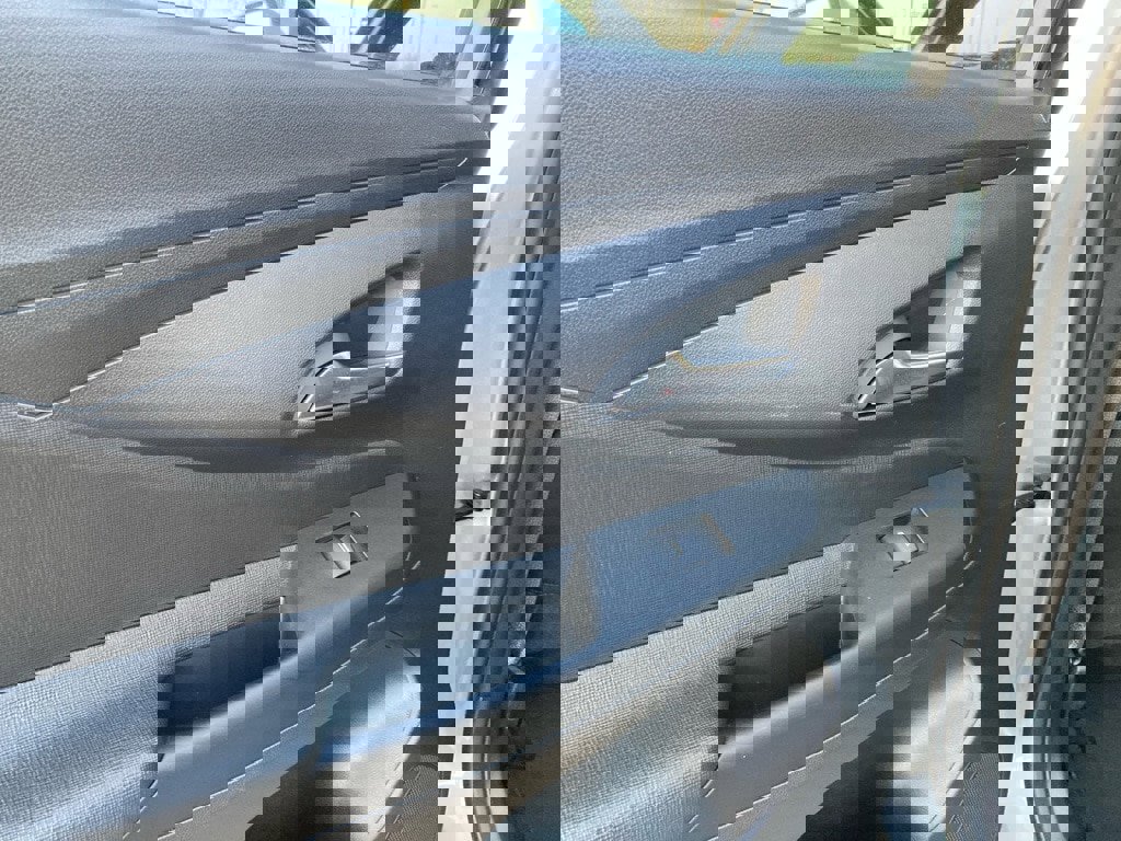 Used 2025 Buick Envista Preferred image 13