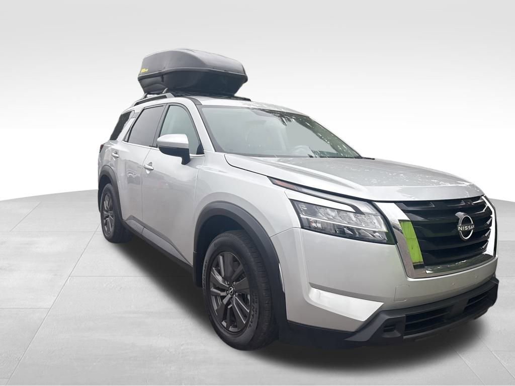 Used 2022 Nissan Pathfinder SV w/ SV Premium Package image 9