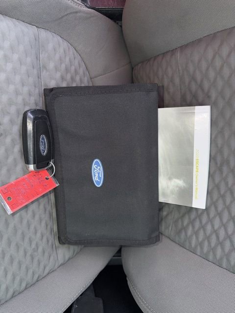 Used 2020 Ford Escape SE image 23