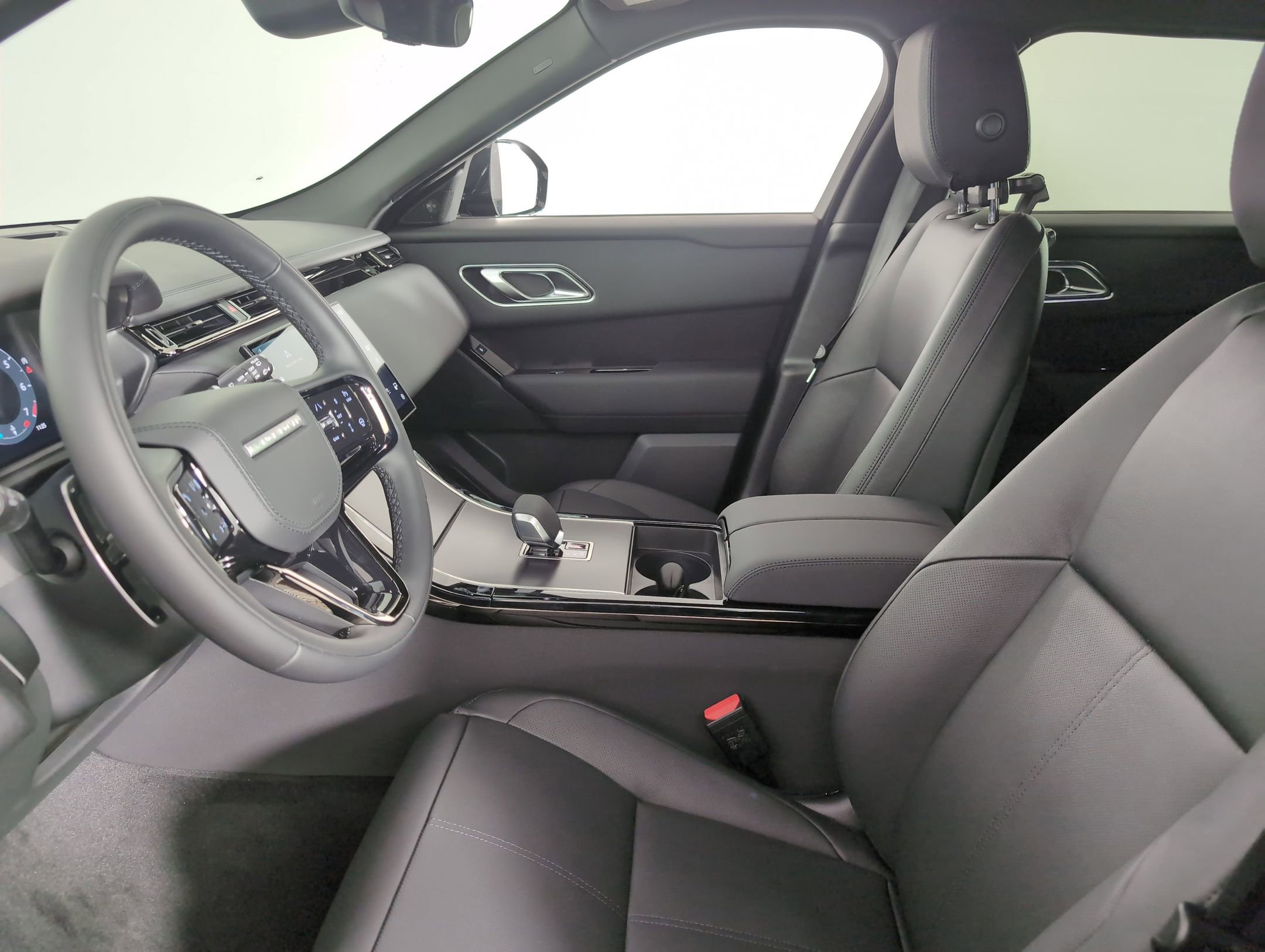 Used 2026 Land Rover Range Rover Velar Dynamic SE image 4