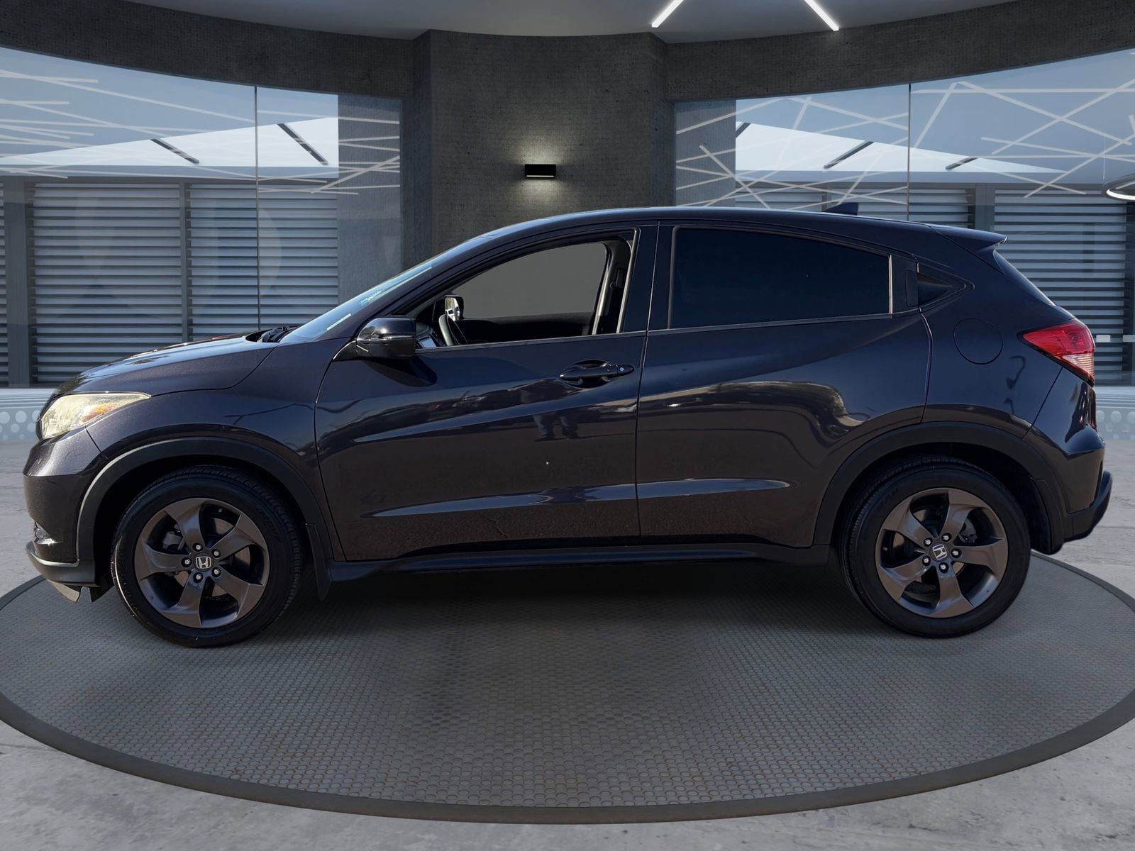Used 2018 Honda HR-V EX image 3