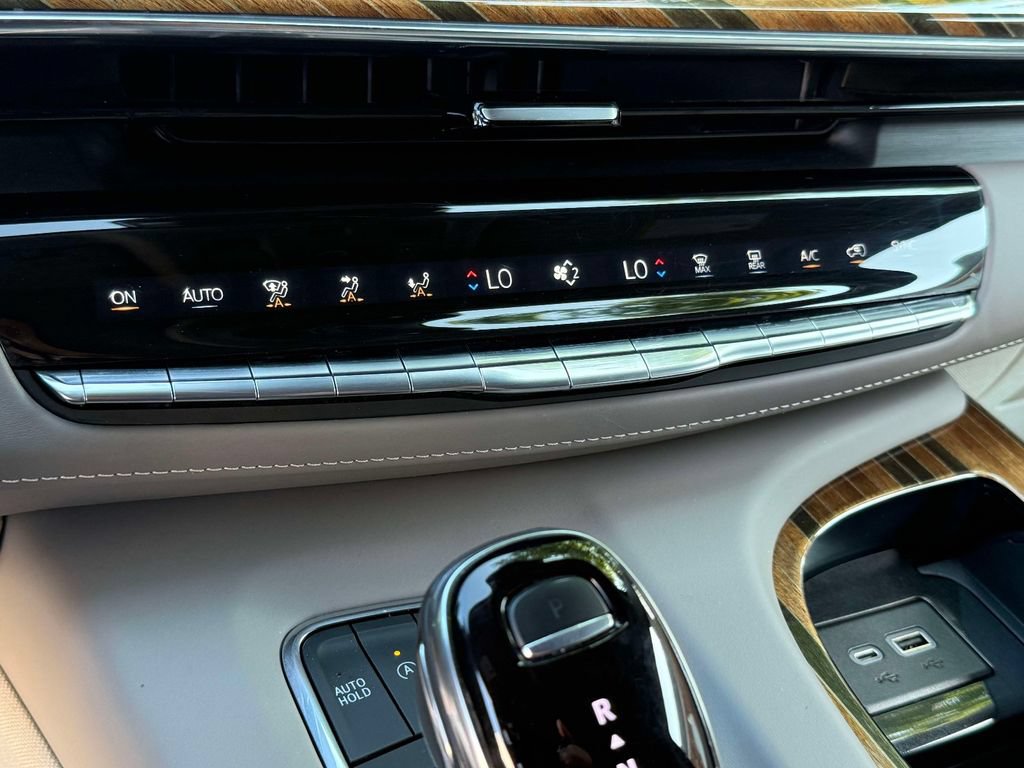 Used 2023 Cadillac Escalade Sport Platinum AWD/4WD image 29