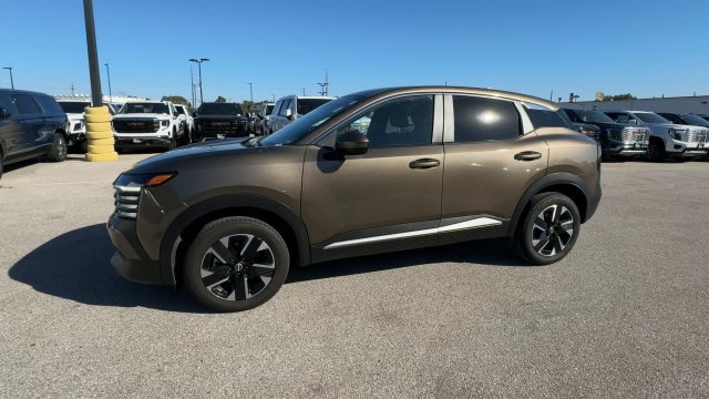Used 2025 Nissan Kicks SV AWD/4WD image 6