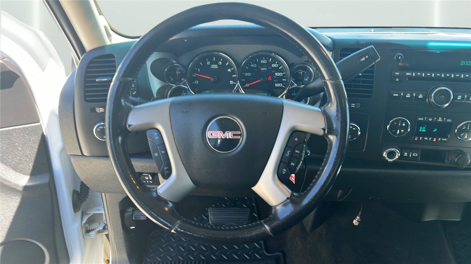Used 2011 GMC Sierra 3500 SLE w/ SLE Preferred Package AWD/4WD image 11