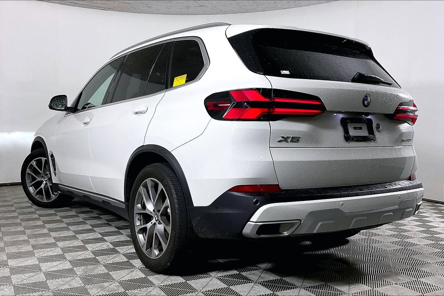 Certified 2024 BMW X5 xDrive40i w/ Premium Package AWD/4WD image 4