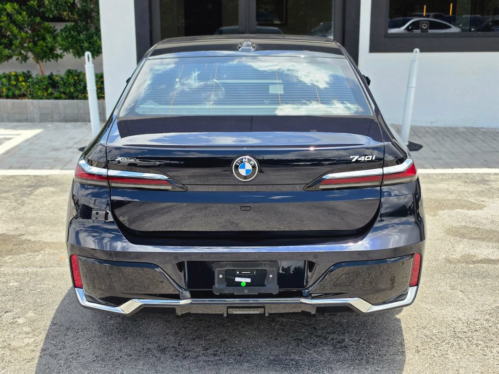 Used 2025 BMW 740i xDrive AWD/4WD image 5