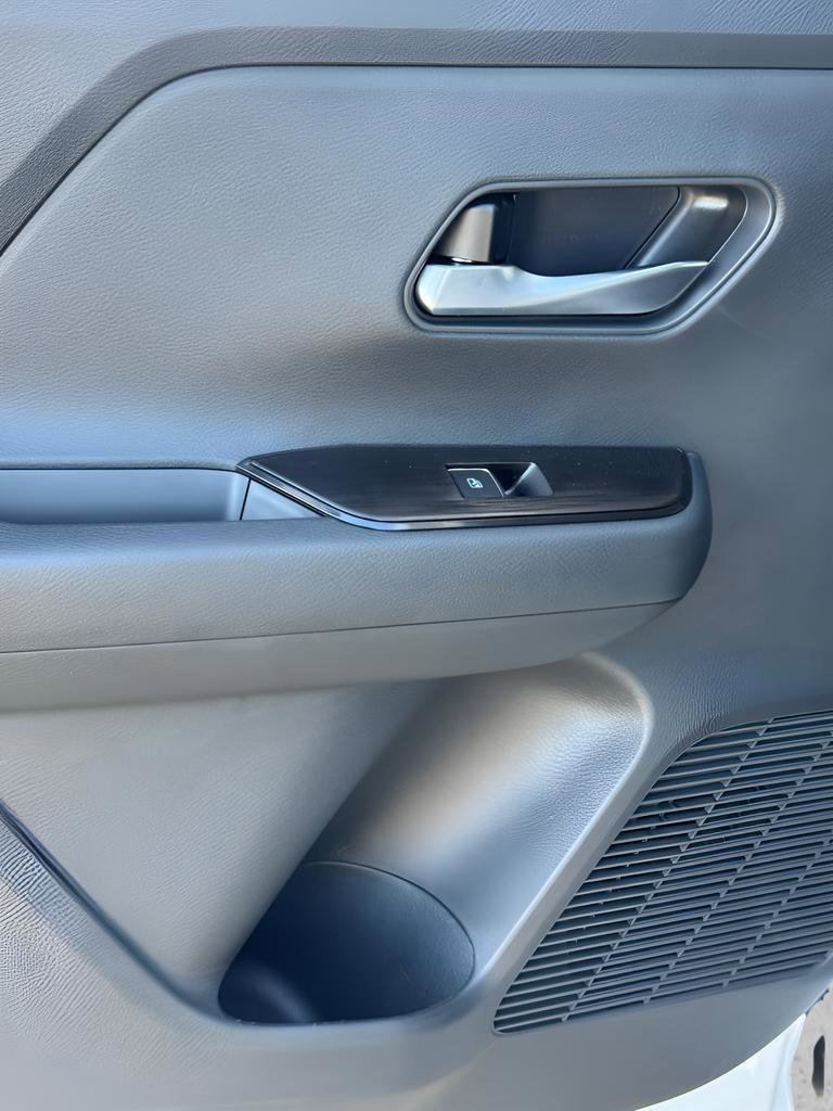 New 2026 Nissan Kicks SR w/ Cold Weather Package FWD image 39