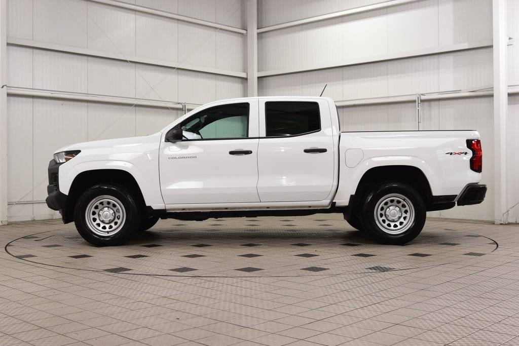 Used 2026 Chevrolet Colorado W/T AWD/4WD image 4