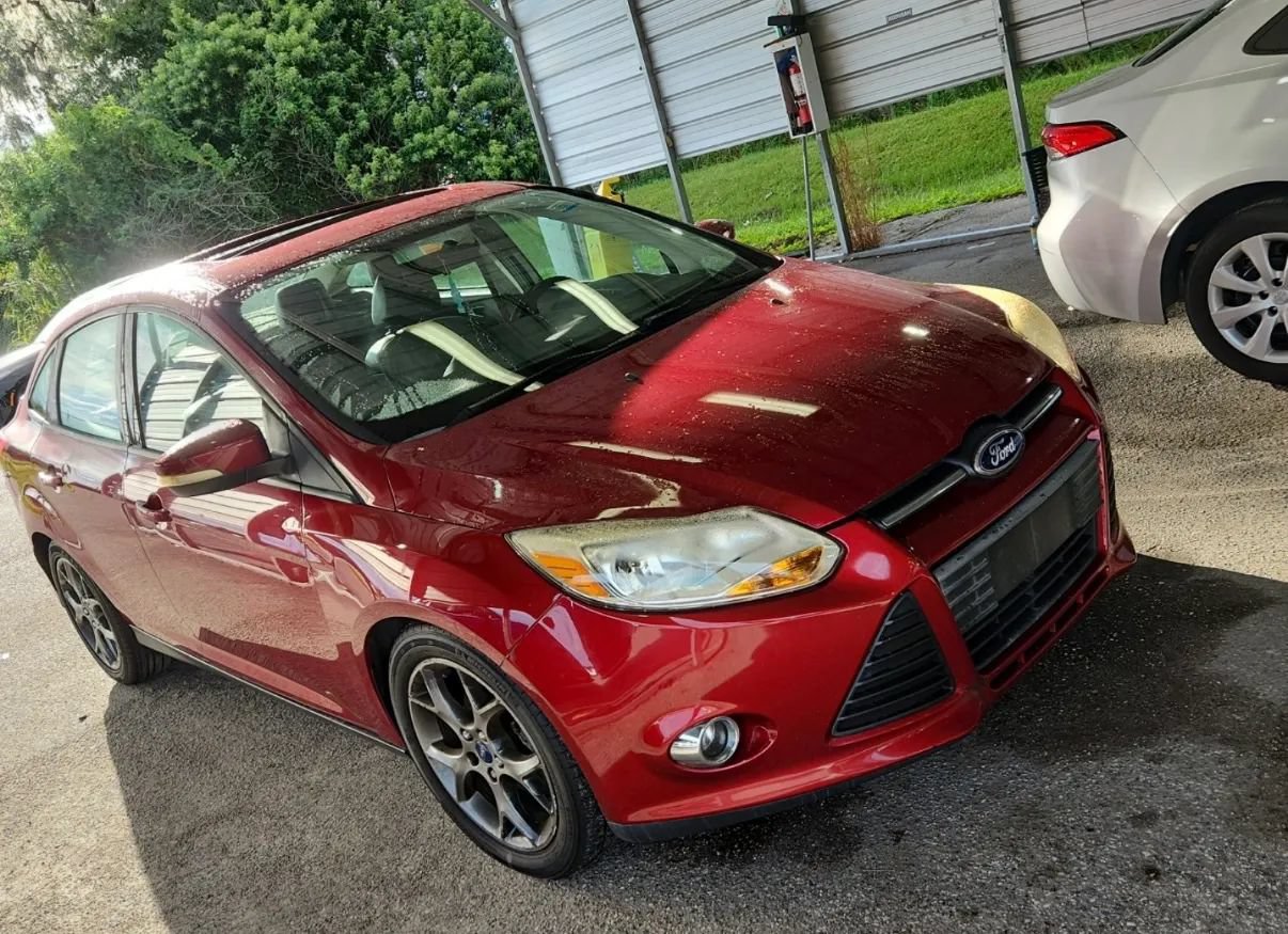 Used 2014 Ford Focus SE w/ Equipment Group 201A FWD image 3