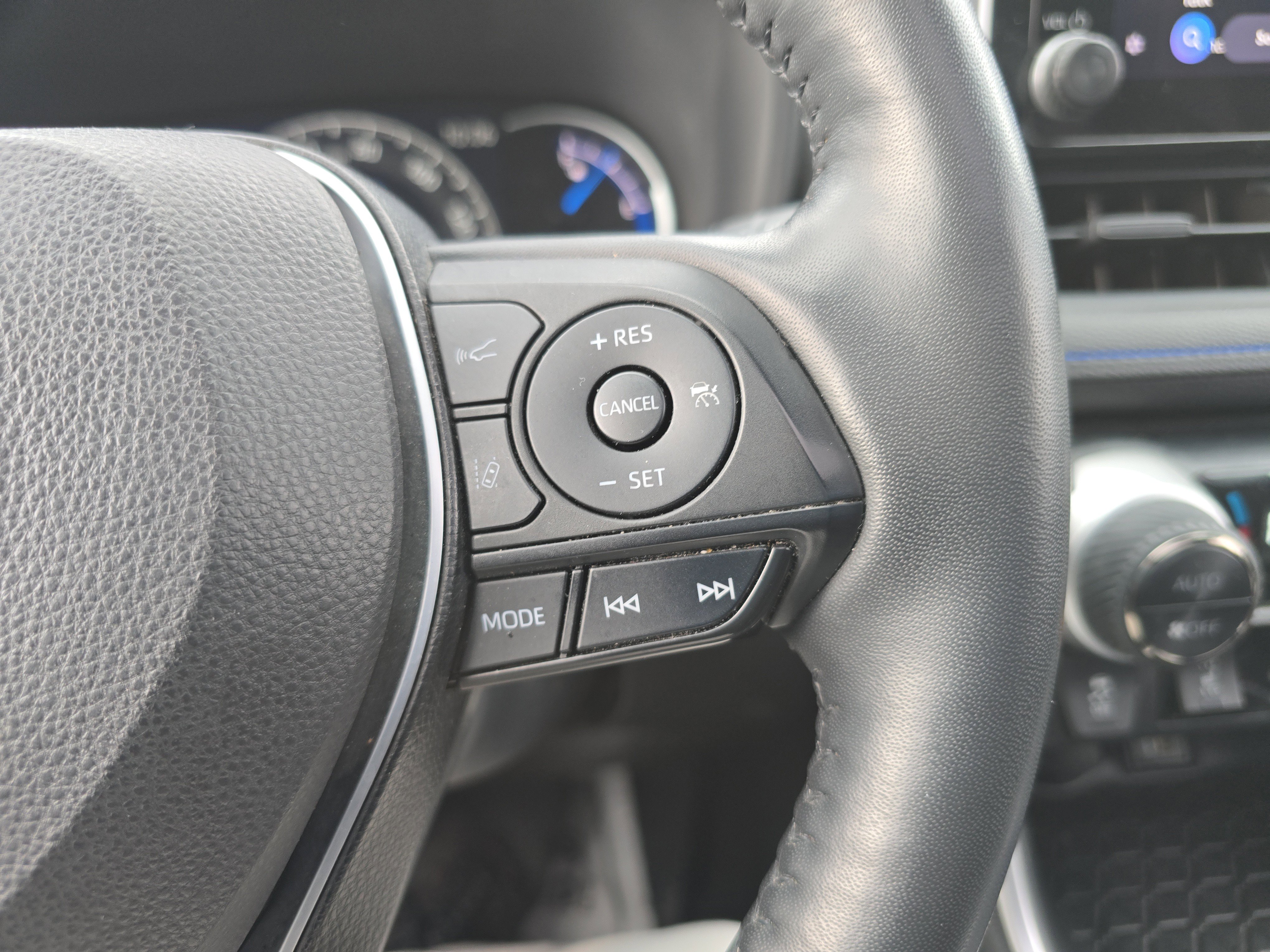 Used 2023 Toyota RAV4 SE image 21