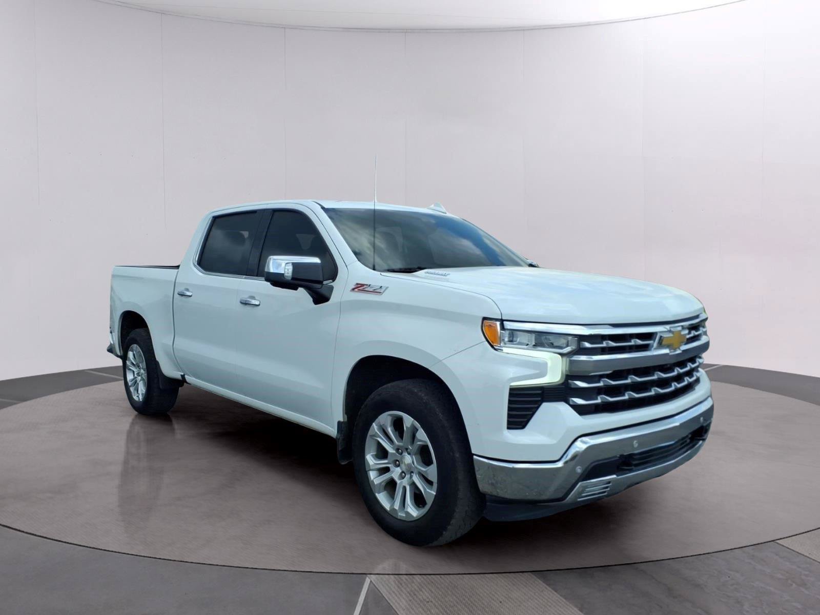 Used 2023 Chevrolet Silverado 1500 LTZ w/ LTZ Premium Package AWD/4WD image 7