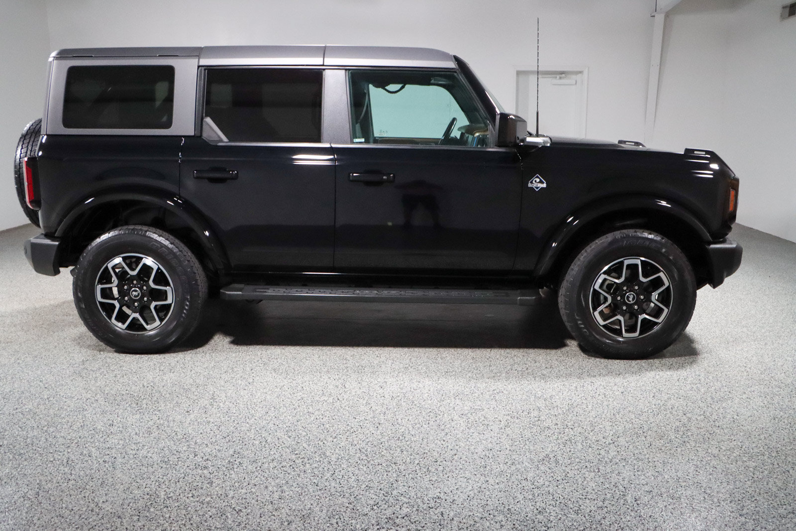 Used 2022 Ford Bronco Outer Banks AWD/4WD image 6