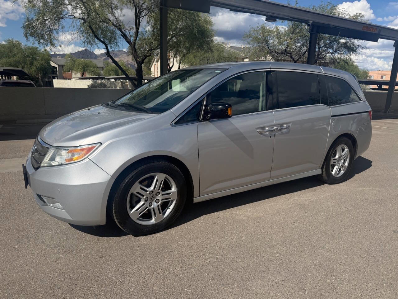 Used 2013 Honda Odyssey Touring image 3