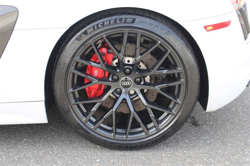 Used 2018 Audi R8 V10 w/ Carbon Exterior Package image 12