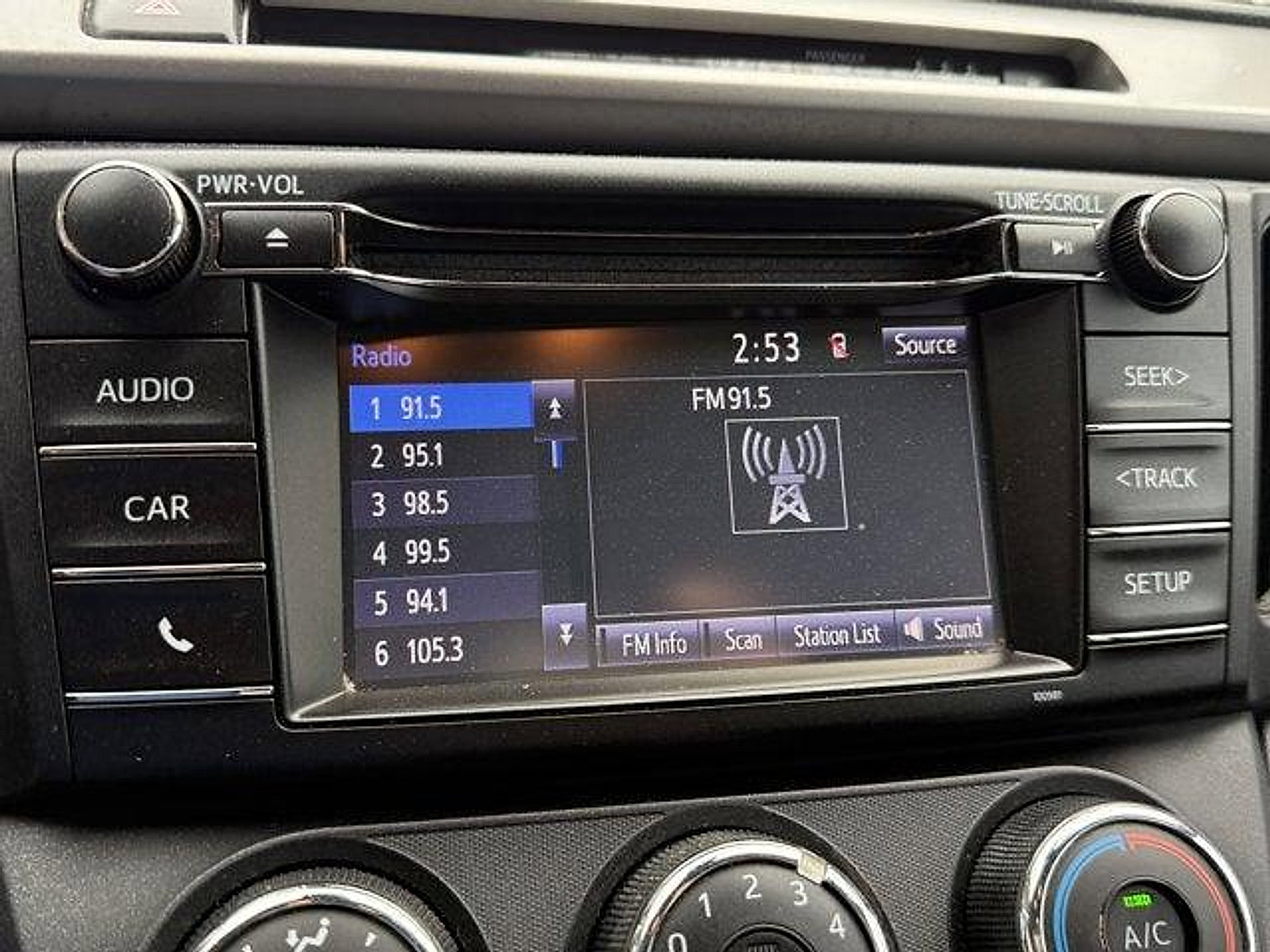 Used 2018 Toyota RAV4 LE FWD image 12