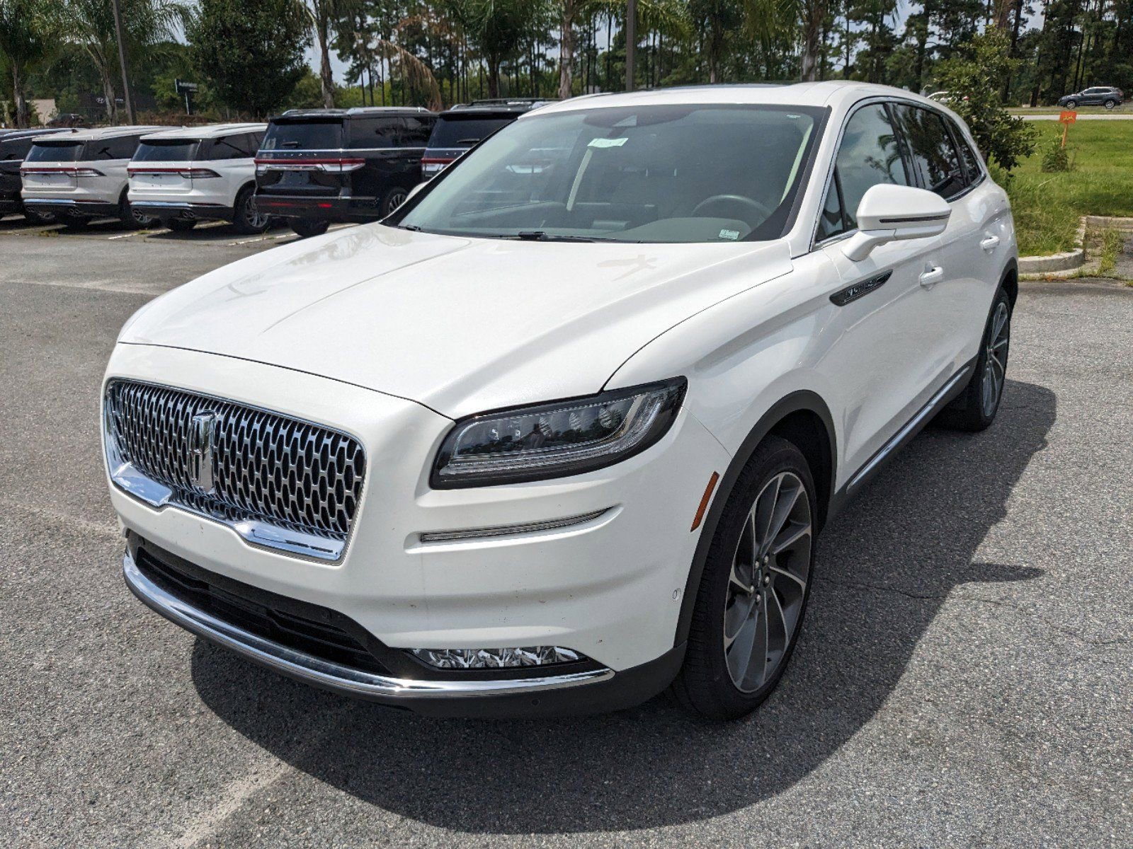 Certified 2023 Lincoln Nautilus Reserve w/ Equipment Group 202A image 9