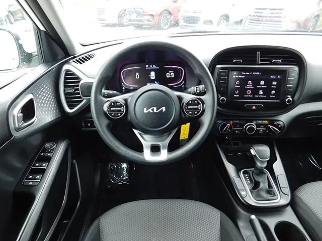Used 2023 Kia Soul LX w/ Option Group 015 FWD image 10