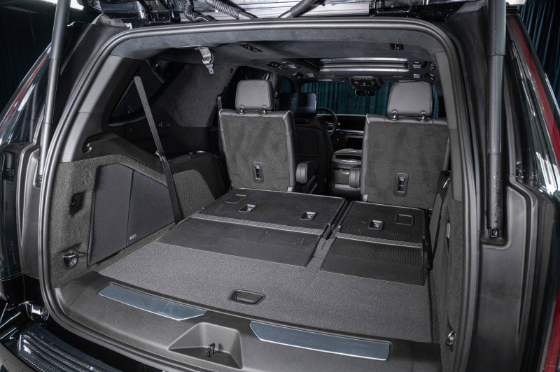 Used 2026 Cadillac Escalade Platinum Sport w/ LPO, ONYX Package AWD/4WD image 7