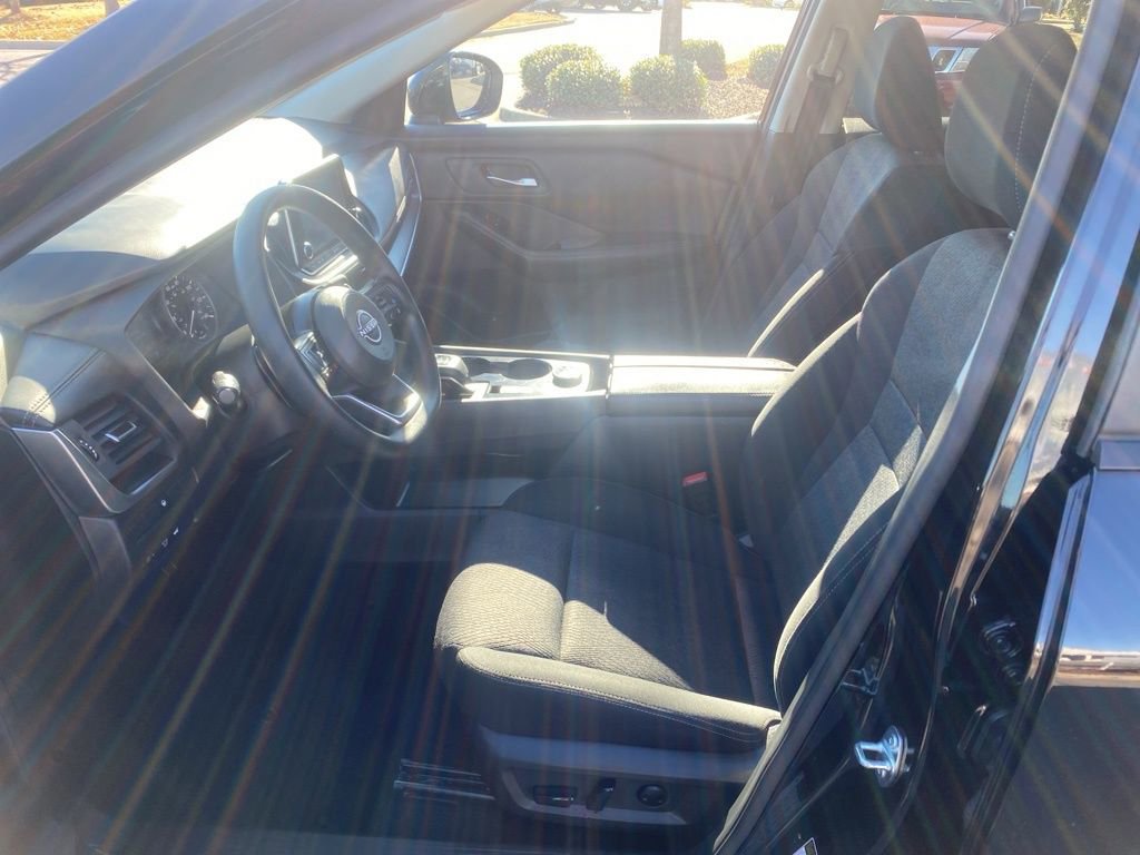 Used 2024 Nissan Rogue SV image 14